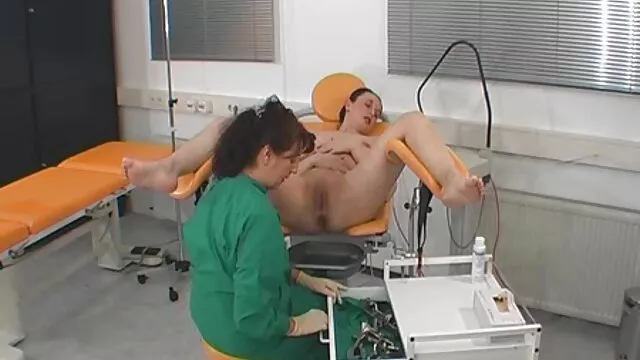 Người lớn, không giấy đăng ký  Con chó cái tóc đỏ tai phim sec cuc hay đến để được mát-xa